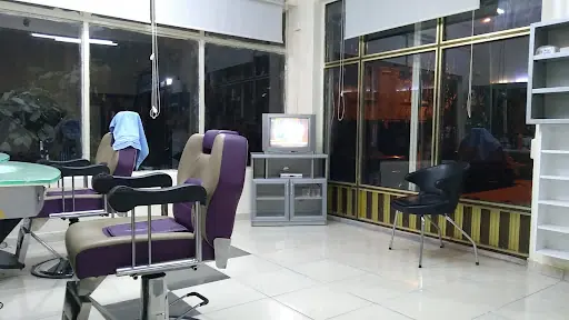 DEMİR ERKEK KUAFÖRÜ