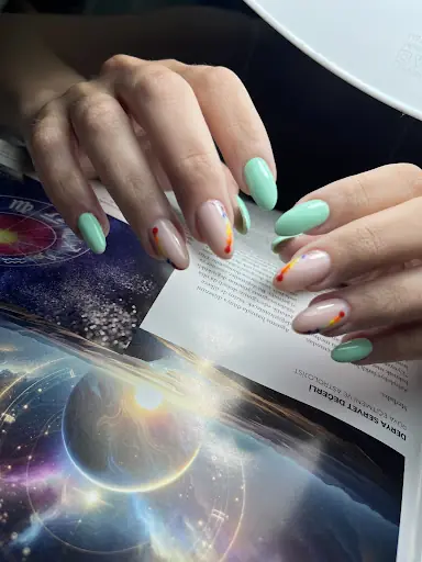 ESRA UYAR GÜZELLİK SALONU – Tırnak / Nail Studio, İstanbul (2. fotoğraf)