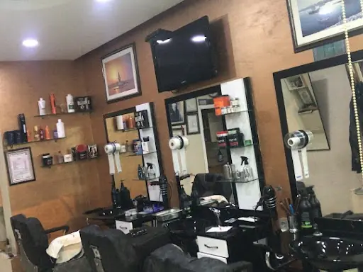 Salon Aktürk Bay Kuaför & Bakım Salonu 2