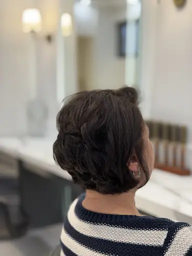 Yeliz Dinçer Hair&Makeup Studio 4