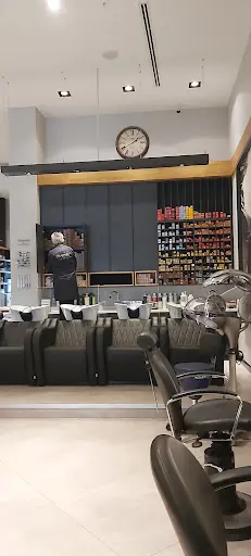 BRUSH & CO Bay Bayan Kuaför ve Güzellik Salonu 4