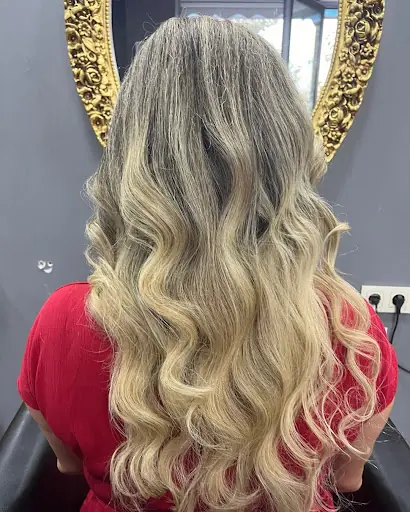 Nazlı Bayan Kuaförü ve Güzellik Salonu