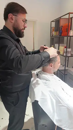 SAÇ KESEN ADAM 5