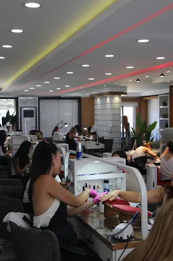 Estetica Kuaför Salonu Kuşadası 2