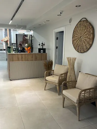 Vera Hair Make Up Studio 2