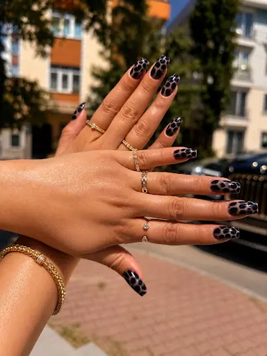 MelikeTopal beauty / lazer epilasyon – Tırnak / Nail Studio, İstanbul (2. fotoğraf)
