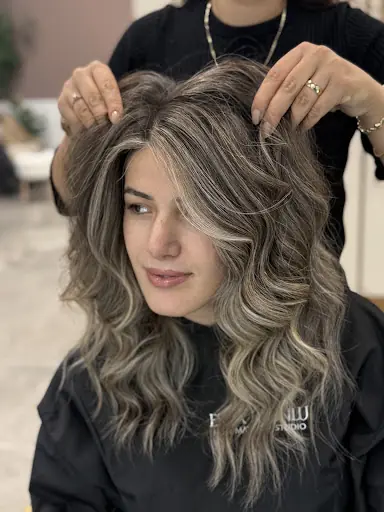 ESRA UŞUNLU HAIR MAKEUP STUDIO 4