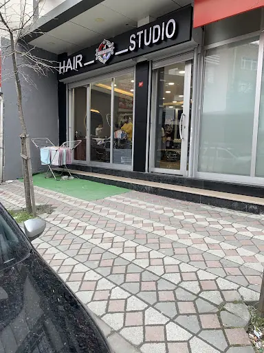 B&Y HAIR STUDIO 4