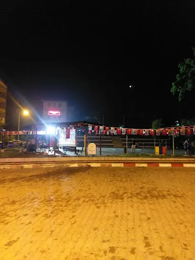 Cumhuriyet Meydanı 4