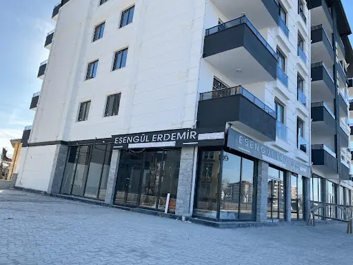 ESENGÜL ERDEMİR MAKE-UP & BEAUTY STÜDYO 4