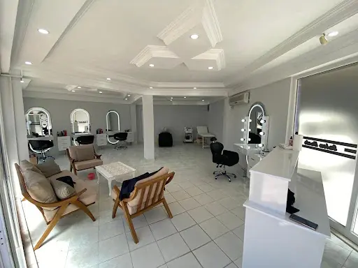Salon Nazlı