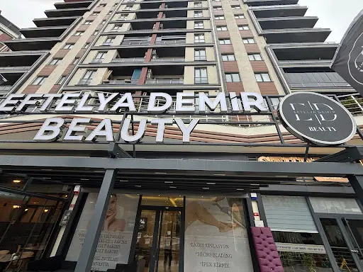 Eftelya Demir Beauty – Tırnak / Nail Studio, İstanbul (2. fotoğraf)
