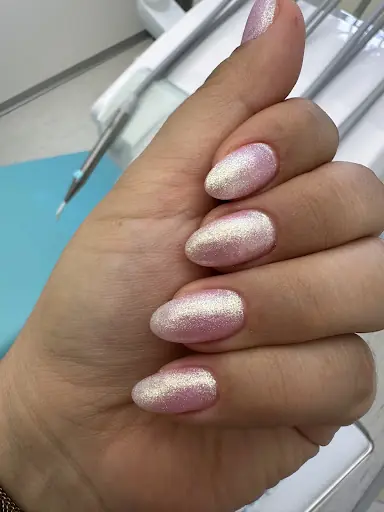 Ezgi ile Yeşimin tırnakları – Tırnak / Nail Studio, İstanbul (3. fotoğraf)