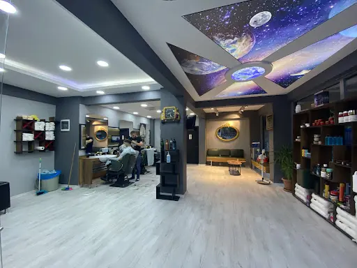 Kırık Makas Erkek Kuaförü