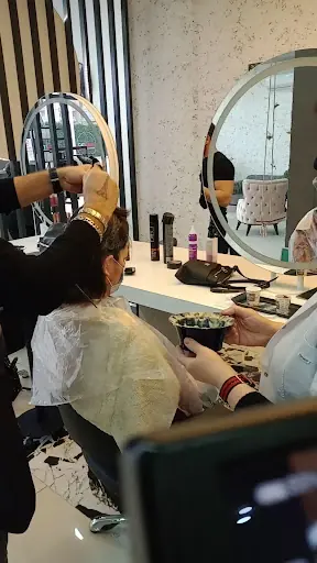 Vioella Saç Tasarım ve Güzellik Merkezi 3