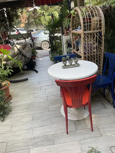 Naz guzellik salonu & Kitap cafe – Gelin Kuaförü, İstanbul (2. fotoğraf)