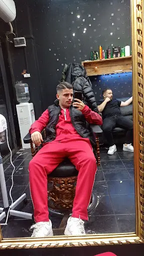 By Onur Yildiz Erkek Kuaförü 4