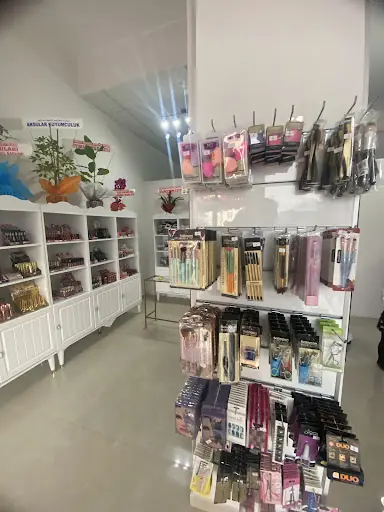 Çağla Bijuteri & Kozmetik 4
