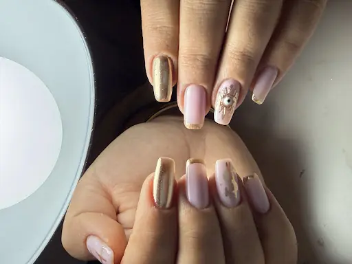 NAZLI DİLİK HAİR MAKEUP STUDIO 2
