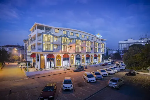 The Sansa Hotel & Spa 5