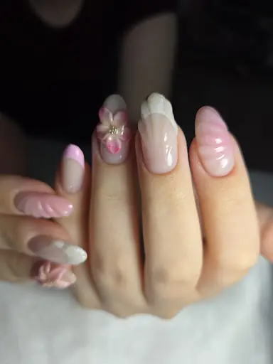 Burçin Aydınalp Beauty – Tırnak / Nail Studio, İstanbul