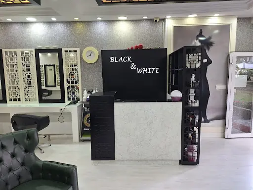 Black White Kuaför