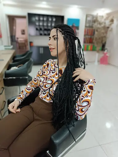 Mona Nisa Bayan Kuaförü