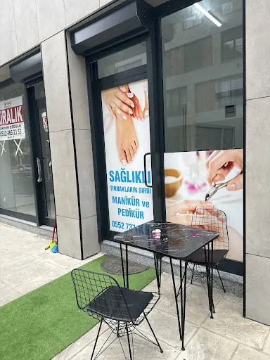 Ebru beauty center manikür ve pedikür salonu – Tırnak / Nail Studio, İstanbul (4. fotoğraf)
