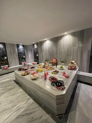 Mills Hotel Spa Center 3