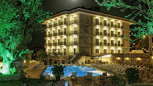 Stone Hill Hotel