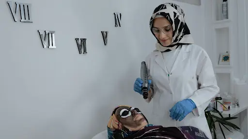 Parlayan Dövme Silme