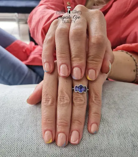 Siyah Oje BEAUTY (Manikür & Pedikür Ağda Salonu) 4