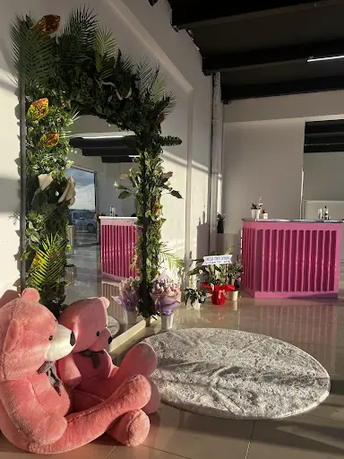 Aura Beauty Center 2