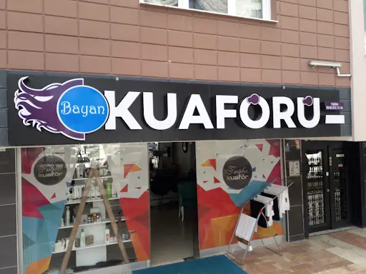 Bayan Kuaföru Tuğba ve Berkan