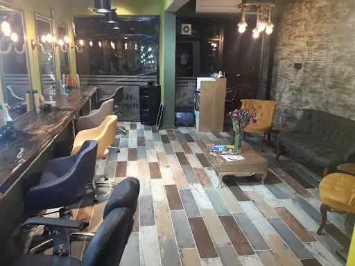 Yüksek Topuklar Saç Tasarım Merkezi