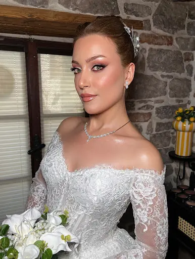 Glow Makeup Studio 3