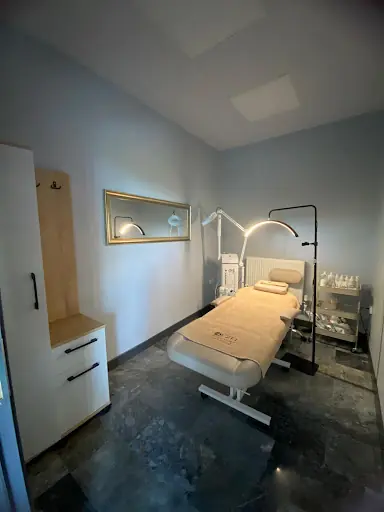 Quzel Güzellik Salonu | Beylikdüzü Güzellik Merkezi | Buz Lazer Epilasyon | Cilt Bakımı | Bölgesel Zayıflama