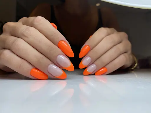 Ezgi ile Yeşimin tırnakları – Tırnak / Nail Studio, İstanbul (2. fotoğraf)