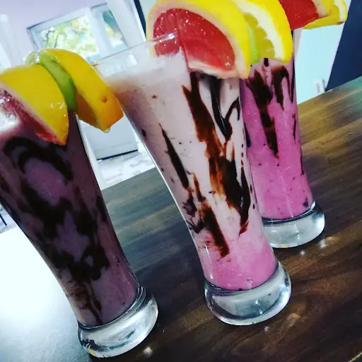 CADDE CAFE & RESTORANT 3