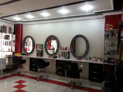 Gülay Bayan Kuaförü – Tırnak / Nail Studio, Bahçelievler, İstanbul (3. fotoğraf)