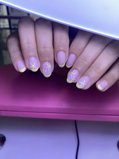 Aura Beauty ve Nail Stüdyo