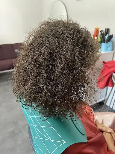 Yasemin Bayan Kuaförü 3