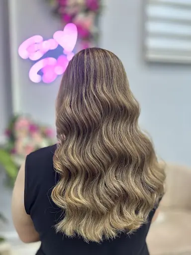 SALOON ESRA BALAKAN