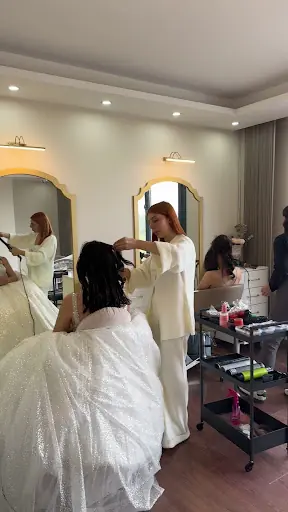 Aylin Ece Akınses Makeup Studio 4