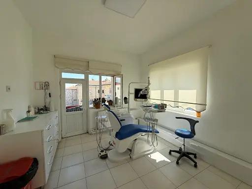 Diş Hekimi Beyzanur Baydemir Diş Kliniği