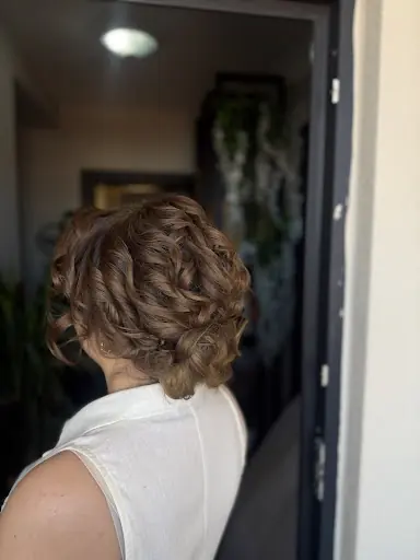 Kader Akçay Hair Make Up Studio 4