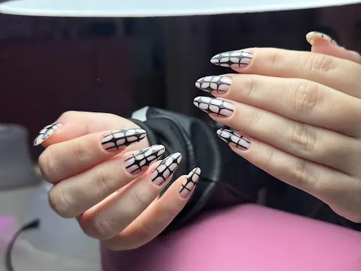 Barbi Güzellik Stüdyo & Protez Tırnak İpek Kirpik – Tırnak / Nail Studio, İstanbul (3. fotoğraf)