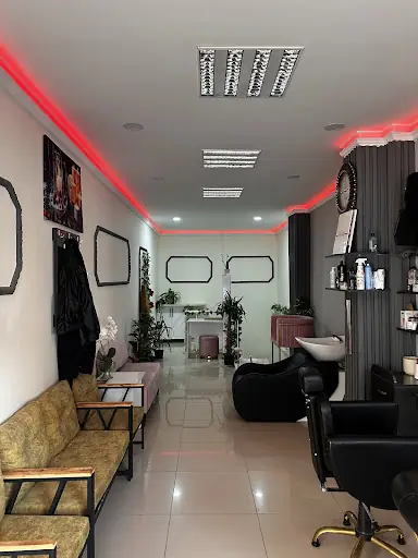 Saloon Es