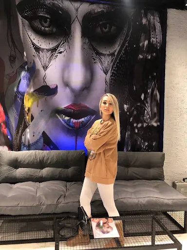 Queen hair makeup studio 2