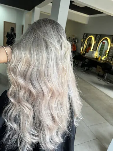 Deluxe Aysel Bayan Kuaförü & Güzellik Salonu 2